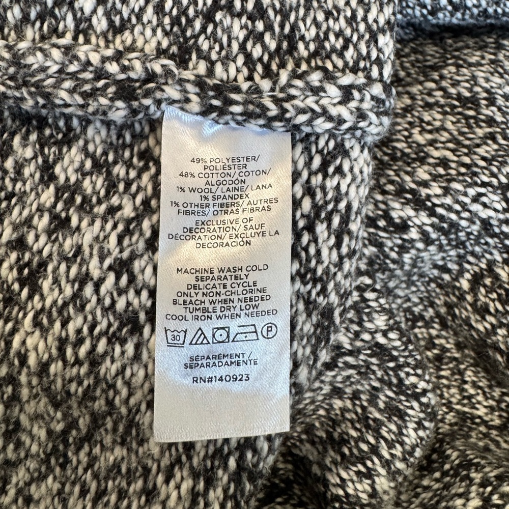 LOFT Gray Sweater with Polar Bear Design #238 - Picture 4 of 4